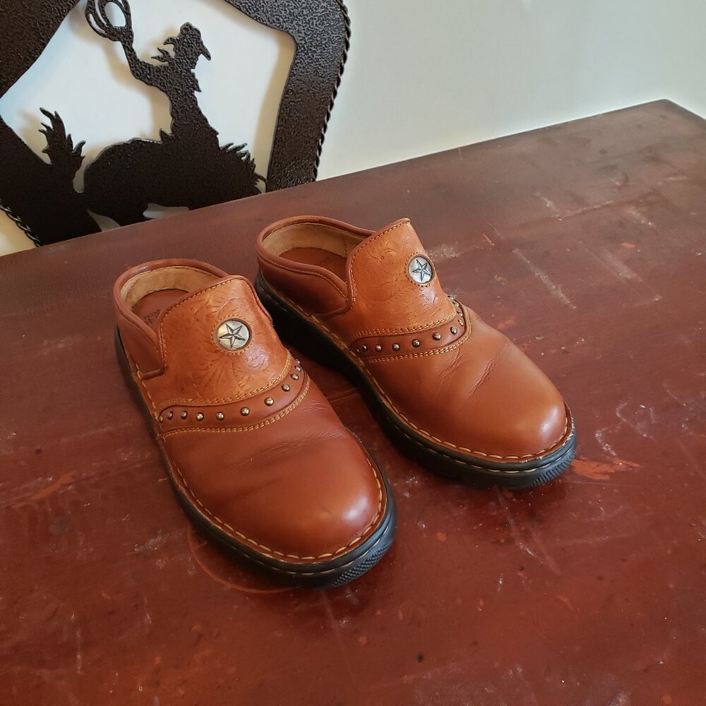 DOUBLE HH COMFY MULES WITH BEAUTIFUL WESTERN STYLE size 6.5